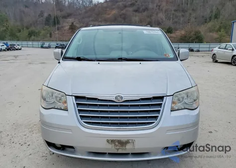 2010 Chrysler Town & Country Touring from USA, damaged, VIN 2A4RR5D11AR270904